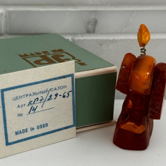 Vintage Baltic Butterscotch Egg Yolk Amber Stone Figurine 10g EXPO'67 Soviet - Picture 7 of 10